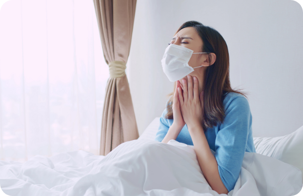 목의 통증을 호소하는 여성