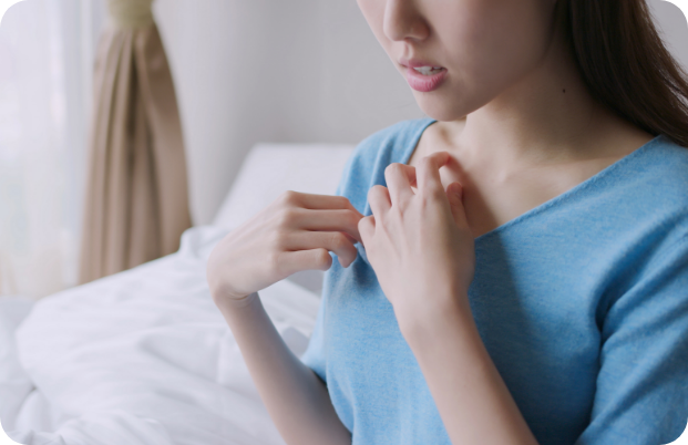 호흡기 통증을 호소하는 여성