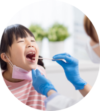 치아검진을 받는 아이