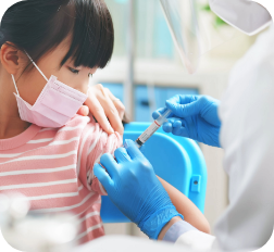 주사를 맞는 아이