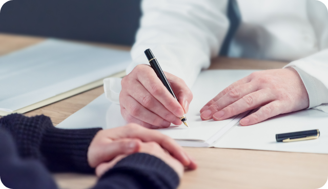 검진표를 작성하는 사람