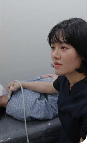 검진 중인 의사